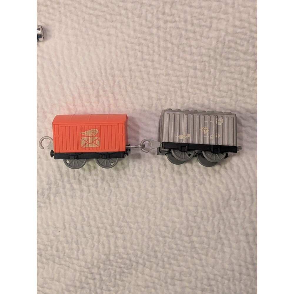 SET OF 2 THOMAS TRAIN AND FRIENDS 2013 PLASTIC Sodor Race Day Cars